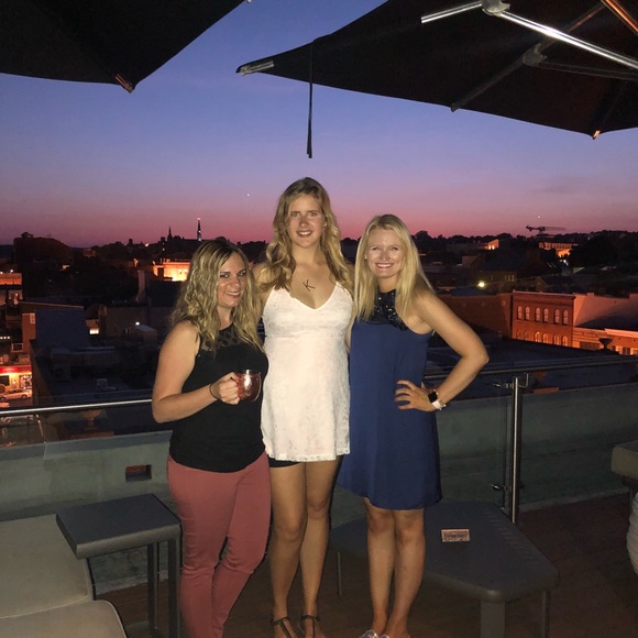 Meet your Posher, Pam - Picture 5 of 6